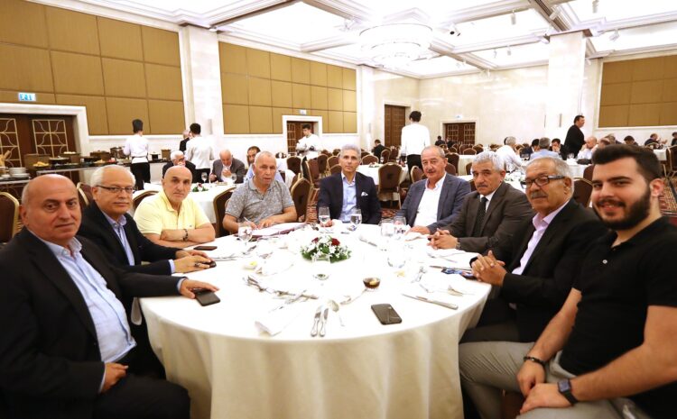  Futbol ailesi TFF Başkanı Yardımcı`nın verdiği yemekte bir araya geldi.